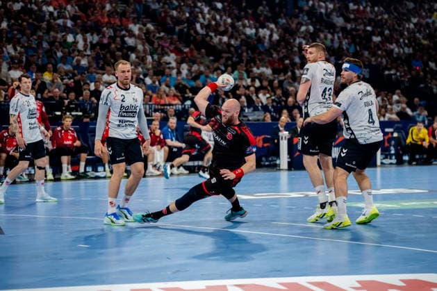 Hamburg 30.05.2026, Handball, Herren, EHF European League Men 2025 26, Halbfinale, MT Melsungen - SG Flensburg-Handewitt Arnar Arnarsson (MT Melsungen, 21) beim Torwurf