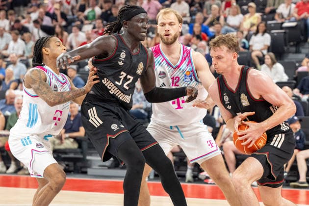 Wenyen Gabriel 32 (FC Bayern Basketball), Melvin Jostmann 12 (Telekom Baskets Bonn), Niels Giffey 5 (FC Bayern Basketball), FC Bayern Basketball vs. Telekom Baskets Bonn, BBL, Halbfinale 1, 30.05.2026 Muenchen Bayern Deutschland