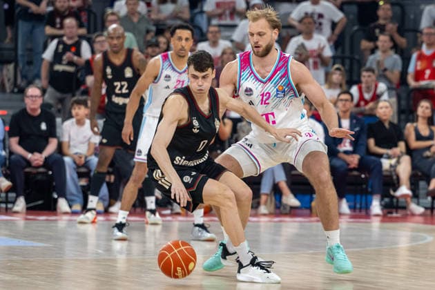 Neno Dimitrijevic 0 (FC Bayern Basketball) im Zweikampf mit Melvin Jostmann 12 (Telekom Baskets Bonn), FC Bayern Basketball vs. Telekom Baskets Bonn, BBL, Halbfinale 1, 30.05.2026 Muenchen Bayern Deutschland
