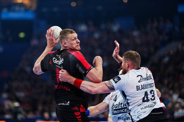 Dainis Kristopans (MT Melsungen, 10), Blaz Blagotinsek (SG Flensburg-Handewitt, 43) GER, MT Melsungen vs. SG Flensburg-Handewitt, Handball, EHF European League, Halbfinale, Saison 2025 2026, 30.05.2026 GER, MT Melsungen vs. SG Flensburg-Handewitt, Handball, EHF European League, Halbfinale, Saison 2025 2026, 30.05.2026 Hamburg Copyright: xEibner-Pressefoto MarcelxvonxFehrnx EP_MFN