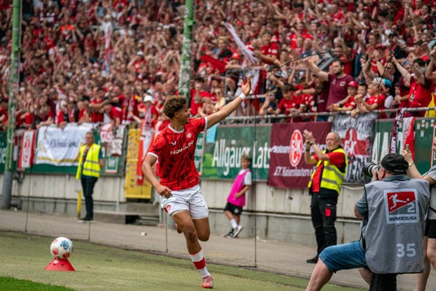 30.05.2026, xdaymx, Fussball Oberliga Rheinland-Pfalz Saar, 1.FC Kaiserslautern - FV Eppelborn Torjubel vom Torschützen zum 1:0 Chukwukelu, Chinedu (DFL DFB REGULATIONS PROHIBIT ANY USE OF PHOTOGRAPHS as IMAGE SEQUENCES and or QUASI-VIDEO) Kaiserslautern