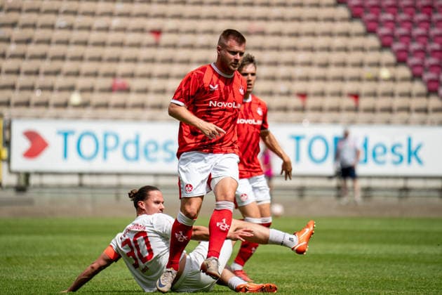 30.05.2026, xdaymx, Fussball Oberliga Rheinland-Pfalz Saar, 1.FC Kaiserslautern - FV Eppelborn Sträßer, Jonas (Eppelborn) versucht Zimmer, Jean (FCK) abzugrätschen (DFL DFB REGULATIONS PROHIBIT ANY USE OF PHOTOGRAPHS as IMAGE SEQUENCES and or QUASI-VIDEO) Kaiserslautern