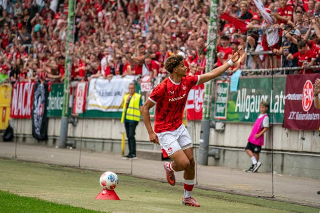 30.05.2026, xdaymx, Fussball Oberliga Rheinland-Pfalz Saar, 1.FC Kaiserslautern - FV Eppelborn Torjubel vom Torschützen zum 1:0 Chukwukelu, Chinedu (DFL DFB REGULATIONS PROHIBIT ANY USE OF PHOTOGRAPHS as IMAGE SEQUENCES and or QUASI-VIDEO) Kaiserslautern