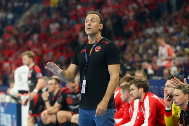 30.05.2026, xgox, Handball - EHF European League Halbfinale MT Melsungen - SG Flensburg-Handewitt v.l. Roberto Garcia Parrondo (Melsungen, Trainer) gibt Anweisungen, gestikuliert mit den Armen, gesticulate, gives instructions Hamburg