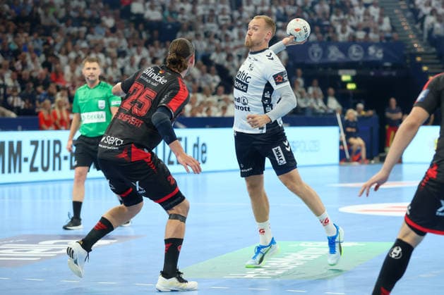 30.05.2026, xgox, Handball - EHF European League Halbfinale MT Melsungen - SG Flensburg-Handewitt v.l. Simon Pytlick (Flensburg, 2) wirft Tor, Torschuetze, erzielt Tor, Treffer, scores the goal Hamburg