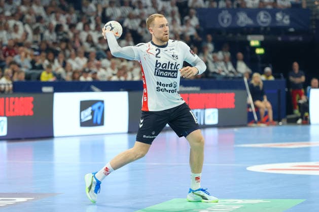 30.05.2026, xgox, Handball - EHF European League Halbfinale MT Melsungen - SG Flensburg-Handewitt v.l. Simon Pytlick (Flensburg, 2) am Ball, plays the ball Hamburg