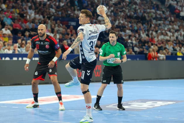 30.05.2026, xgox, Handball - EHF European League Halbfinale MT Melsungen - SG Flensburg-Handewitt v.l. Emil Jakobsen (Flensburg, 31) beim Siebenmeter Hamburg