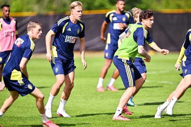 STOCKHOLM, SWEDEN 20260530 Sweden s Herman Johansson and Victor Nilsson Lindelöf during the men s national team, Nationalteam s training session on Bosön ahead of the upcoming World Cup and friendly matches against Norway and Greece. STOCKHOLM SWEDEN x10050x