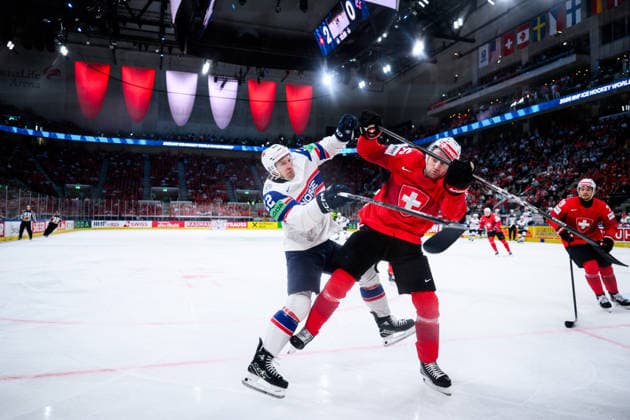 260530 Martin Ronnild of Norway and Janis Moser of Switzerland during the 2026 IIHF Ice hockey, Eishockey World Championship, WM, Weltmeisterschaft semifinal match between Switzerland and Norway on May 30, 2026 in Zürich. Photo: Jesper Zerman BILDBYRAN kod JZ JZ0737 ishockey ice hockey ishockey-vm 2026 vm 2026 iihf world championship semifinal semifinals switzerland schweiz norge norway bbeng Copyright: JESPERxZERMAN BB260530JZ039