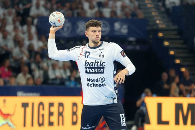 30.05.2026, xgox, Handball - EHF European League Halbfinale MT Melsungen - SG Flensburg-Handewitt v.l. Marko Grgic (Flensburg, 17) am Ball, plays the ball Hamburg