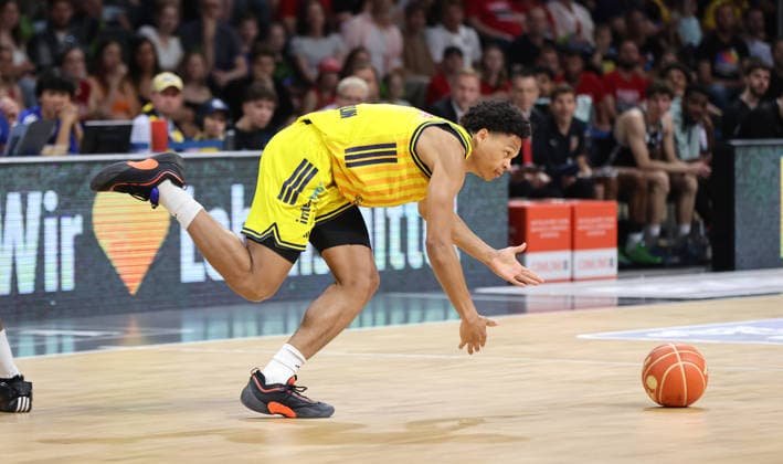 Jack Kayil verliert den Ball Einzelbild Freisteller Aktion Basketball BBL Bundesliga Herren Play Off Halbfinale 1.Spiel Saison 2025 2026 30.05.2026 ALBA Berlin vs BMA365 Bamberg Baskets