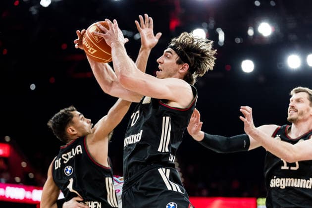 MUNICH, GERMANY - MAY 30: Justinian Jessup (FC Bayern Muenchen, 10) getting the rebound during the easyCredit Basketball Bundesliga Playoffs Semi-final match 1 between FC Bayern Muenchen vs. Telekom Baskets Bonn at SAP Garden on match 1 of easyCredit Basketball Bundesliga Playoffs Semi-final on May 30, 2026 in Munich, Germany. Bavaria Germany Copyright: xSteffiexWunderlx