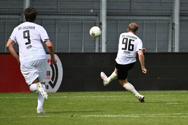 30.05.2026, xsvx, Fussball Langholz Cup 2026, v.l. Oliver Oli Pocher verschiesst einen Elfmeter Wiesbaden