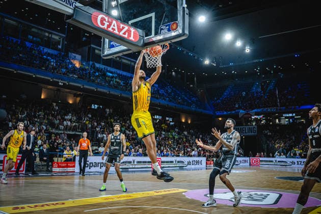 Basketball Berlin 30.05.2026 Saison 2025 2026 EasyCredit BBL 1. Bundesliga Männer, Herren Playoffs Halbfinale Spiel 1 Alba Berlin - BMA365 Bamberg Baskets Norris Agbakoko (Alba Berlin, No.17)