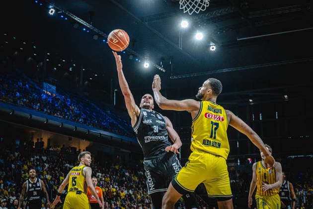 Basketball Berlin 30.05.2026 Saison 2025 2026 EasyCredit BBL 1. Bundesliga Männer, Herren Playoffs Halbfinale Spiel 1 Alba Berlin - BMA365 Bamberg Baskets Daniel Keppeler (Bamberg, No.31) Norris Agbakoko (Alba Berlin, No.17)