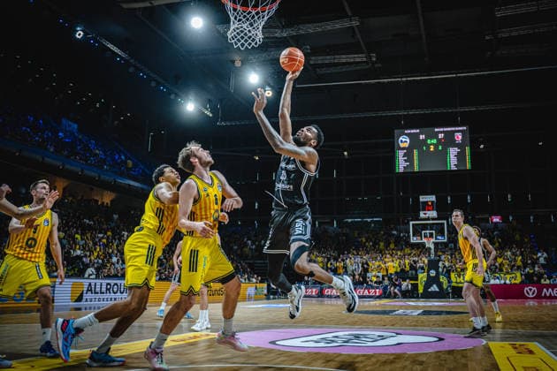 Basketball Berlin 30.05.2026 Saison 2025 2026 EasyCredit BBL 1. Bundesliga Männer, Herren Playoffs Halbfinale Spiel 1 Alba Berlin - BMA365 Bamberg Baskets Ejiofor Onu (Bamberg, No.35)