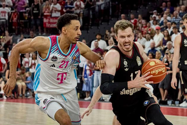 Deutsche Basketball Bundesliga (BBL), FC Bayern München Basketball vs TELEKOM BASKETS Bonn, München FC Bayern Basketball, Bonn TELEKOM BASKETS, 2026-05-30 in München (SAP Garden) OBST Andreas (FC Bayern München Basketball Shooting Guard (SG) Nr13-FCBB13), AMINU Joel (TELEKOM BASKETS Bonn Shooting Guard (SG) Nr21- BON21) sportworld München SAP Garden Bayern Deutschland