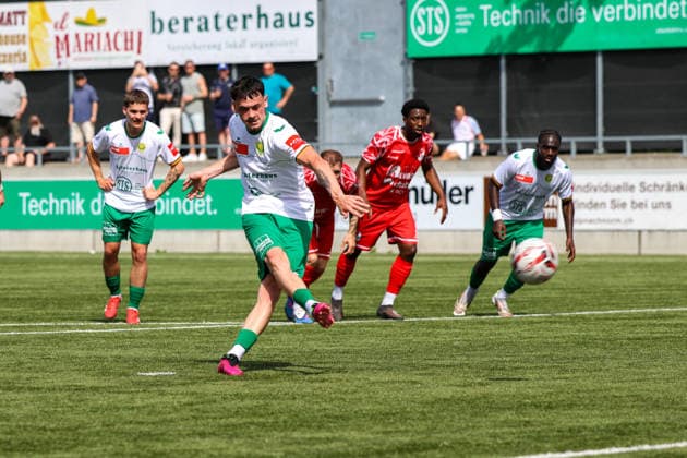 Fussball: Schweiz: Promotion League 2025 2026 - Letzter Spieltag, 30.05.2026 - SC Kriens vs. FC Bavois - Kleinfeld (Kriens, Schweiz); Penaltyschuss Nando Toggenburger Kriens Stadion Kleinfeld Luzern Schweiz Copyright: xAmiirxAmedjouax