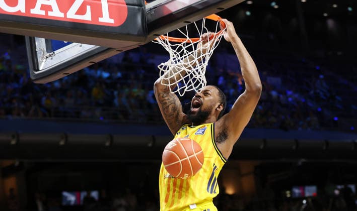 J Wan Roberts beim Dunking Aktion Oberkörper Basketball BBL Bundesliga Herren Play Off Halbfinale 1.Spiel Saison 2025 2026 30.05.2026 ALBA Berlin vs BMA365 Bamberg Baskets