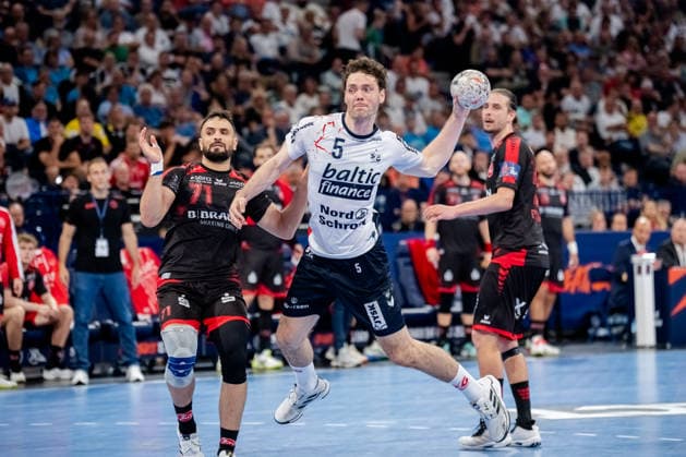 Hamburg 30.05.2026, Handball, Herren, EHF European League Men 2025 26, Halbfinale, MT Melsungen - SG Flensburg-Handewitt Niclas Kirkelokke (SG Flensburg-Handewitt, 5) beim Torwurf