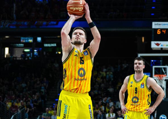 Martin Hermannsson (Alba Berlin, 15) beim Freiwurf 30.05.2026, Alba Berlin vs Bamberg Baskets, Basketball, BBL, Max-Schmeling Halle, Berlin DFL regulations prohibit any use of photographs as image sequences and or quasi-video. Copyright: HMBxMedia xFinnxWeidmann