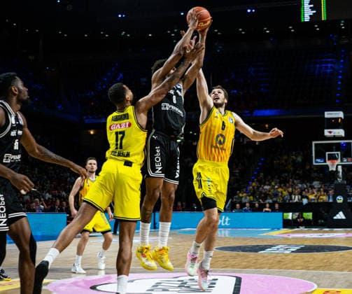 Malte Delow (Alba Berlin, 6) und Norris Agbakoko (Alba Berlin, 17) kämpfen um den Rebound 30.05.2026, Alba Berlin vs Bamberg Baskets, Basketball, BBL, Max-Schmeling Halle, Berlin DFL regulations prohibit any use of photographs as image sequences and or quasi-video. Copyright: HMBxMedia xFinnxWeidmann