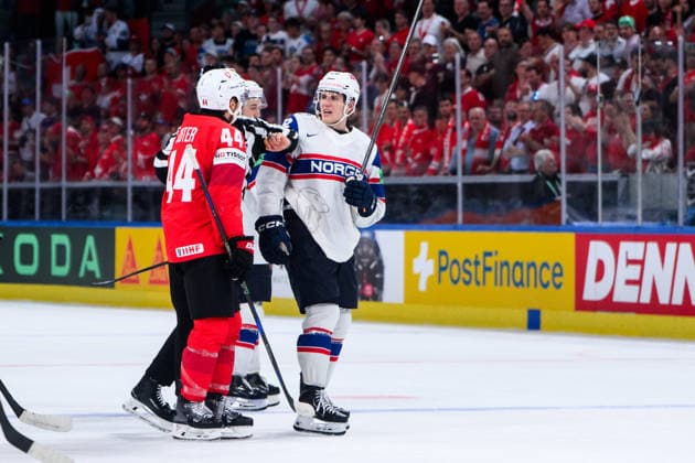 260530 Pius Suter of Switzerland and Michael Brandsegg-Nygard of Norway during the 2026 IIHF Ice hockey, Eishockey World Championship, WM, Weltmeisterschaft semifinal match between Switzerland and Norway on May 30, 2026 in Zürich. Photo: Jesper Zerman BILDBYRAN kod JZ JZ0737 ishockey ice hockey ishockey-vm 2026 vm 2026 iihf world championship semifinal semifinals switzerland schweiz norge norway bbeng Copyright: JESPERxZERMAN BB260530JZ066