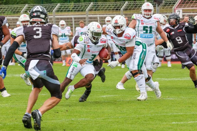 2026_05_30, Berlin Rebels vs Schwäbisch Hall Unicorns, GFL, Mommsenstadion, Berlin Kelley Joiner (Schwäbisch Hall Unicorns, 03) läuft mit dem Ball
