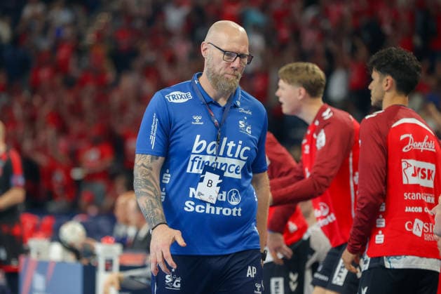 30.05.2026, xgox, Handball - EHF European League Halbfinale MT Melsungen - SG Flensburg-Handewitt v.l. Ales Pajovic (Flensburg, Trainer) enttaeuscht, schaut enttaeuscht, niedergeschlagen, disappointed Hamburg