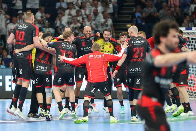 30.05.2026, xgox, Handball - EHF European League Halbfinale MT Melsungen - SG Flensburg-Handewitt v.l. Melsungen enttaeuscht, schaut enttaeuscht, niedergeschlagen, disappointed Hamburg
