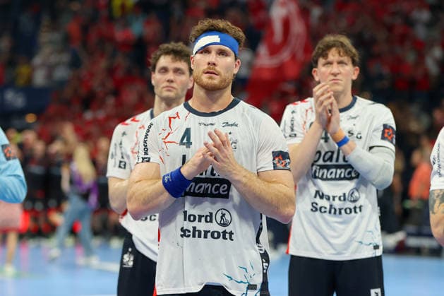 30.05.2026, xgox, Handball - EHF European League Halbfinale MT Melsungen - SG Flensburg-Handewitt v.l. Johannes Golla (Flensburg, 4) enttaeuscht, schaut enttaeuscht, niedergeschlagen, disappointed Hamburg