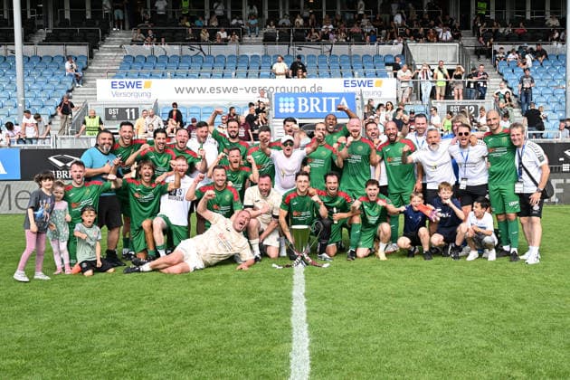 30.05.2026, xsvx, Fussball Langholz Cup 2026, v.l. Siegerfoto der Kreisliga Allstars Wiesbaden