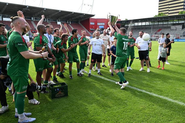 30.05.2026, xsvx, Fussball Langholz Cup 2026, v.l. Jubel über den Sieg Andre Meudt (Kreisliga Allstars) Wiesbaden