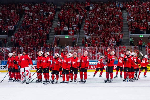 ZURICH, SWITZERLAND - MAY 30: The Swiss Team celebrating their 6:0 win during the Half Finals - Match 61 between Switzerland and Norway at the IIHF Ice hockey, Eishockey World Championship, WM, Weltmeisterschaft 2026, Swiss Life Arena on May 30, 2026 in Zurich, Switzerland. Zurich Switzerland Copyright: xTimoxSteinx