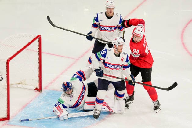 ZURICH, SWITZERLAND - MAY 30: goalkeeper Henrik Haukeland of Norway L) into a scramble in front of him during the 2026 IIHF Ice hockey, Eishockey World Championship, WM, Weltmeisterschaft Switzerland game between Switzerland and Norway at Swiss Life Arena on May 30, 2026 in Zurich, Zurich. Zurich Swiss Life Arena Zurich Switzerland Copyright: xJustPictures.ch JarixPestelaccix jp-en-EuSpIm-JP6_JAR_Switzerland_Norway_30May2026_00069
