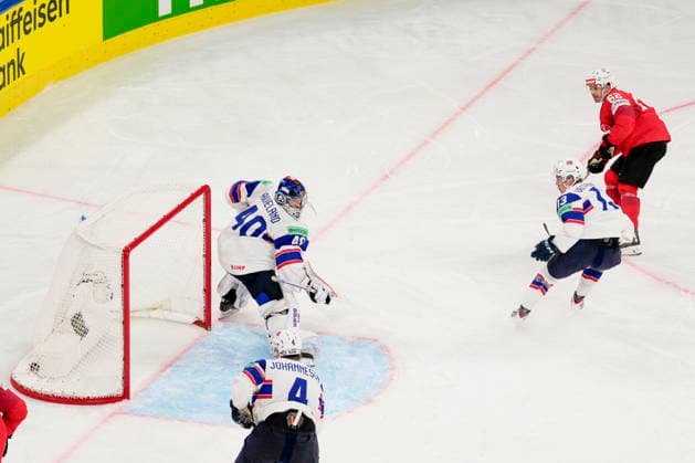 ZURICH, SWITZERLAND - MAY 30: goalkeeper Henrik Haukeland of Norway can™t saves on Denis Malgin of Switzerland R) during the 2026 IIHF Ice hockey, Eishockey World Championship, WM, Weltmeisterschaft Switzerland game between Switzerland and Norway at Swiss Life Arena on May 30, 2026 in Zurich, Zurich. Zurich Swiss Life Arena Zurich Switzerland Copyright: xJustPictures.ch JarixPestelaccix jp-en-EuSpIm-JP6_JAR_Switzerland_Norway_30May2026_00080