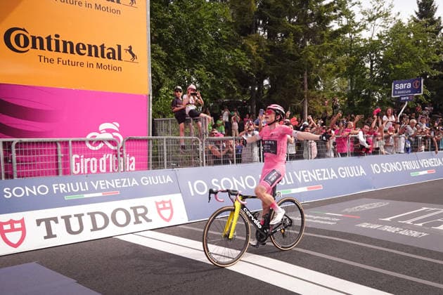 DenmarkÕs Jonas Vingegaard Hansen of Team Visma Lease A Bike (Pink jersey) winner of the stage on the finish line during Stage 20 of the Giro dÕItalia, from Gemona del Friuli to Piancavallo, Italy, Saturday,May 30, 2026.  Copyright: xMassimoxPaolonex xLaPressex
