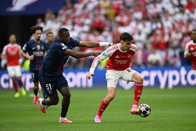 Paris Saint-Germain v Arsenal - UEFA Champions League final BUDAPEST, HUNGARY - MAY 30: Kai Havertz (R) of Arsenal goes for a goal during the UEFA Champions League final match between Paris Saint-Germain (PSG) and Arsenal at Puskas Arena in Budapest, Hungary, on May 30, 2026. Halil Sagirkaya Anadolu Budapest Hungary. Editorial use only. Please get in touch for any other usage.  Copyright: x2026xAnadoluxHalilxSagirkayax