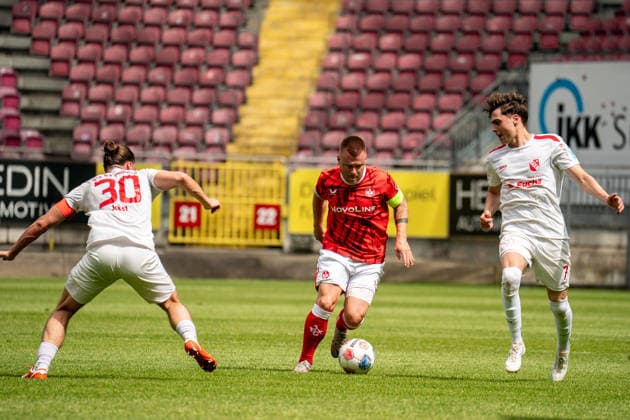 30.05.2026, xdaymx, Fussball Oberliga Rheinland-Pfalz Saar, 1.FC Kaiserslautern - FV Eppelborn Jean Zimmer (FCK) im Dribbling DFL DFB REGULATIONS PROHIBIT ANY USE OF PHOTOGRAPHS as IMAGE SEQUENCES and or QUASI-VIDEO) Kaiserslautern