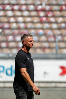 30.05.2026, xdaymx, Fussball Oberliga Rheinland-Pfalz Saar, 1.FC Kaiserslautern - FV Eppelborn Trainer Alexander Bugera zufrieden an der Seitenlinie DFL DFB REGULATIONS PROHIBIT ANY USE OF PHOTOGRAPHS as IMAGE SEQUENCES and or QUASI-VIDEO) Kaiserslautern