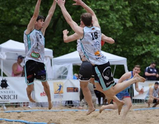 Deutschland - Kelkheim - Münster - 30.05.2026 Beachhandball - Hessen - Karacho Beach Cup 2026 Die Otternasen - BHC BADG Münster v.l. Erik Schmid (Die Otternasen), Stefan Mollath (BHC Beach & Da Gang), Phil Ljubic (Die Otternasen) Karacho Beach Cup 2026