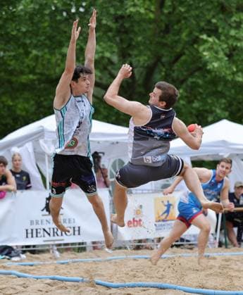 Deutschland - Kelkheim - Münster - 30.05.2026 Beachhandball - Hessen - Karacho Beach Cup 2026 Die Otternasen - BHC BADG Münster v.l. Erik Schmid (Die Otternasen), Stefan Mollath (BHC Beach & Da Gang) Karacho Beach Cup 2026