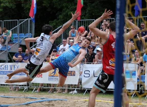 Deutschland - Kelkheim - Münster - 30.05.2026 Beachhandball - Hessen - Karacho Beach Cup 2026 Die Otternasen - BHC BADG Münster v.l. Erik Schmid (Die Otternasen), Sören Kilp (BHC Beach & Da Gang) Karacho Beach Cup 2026