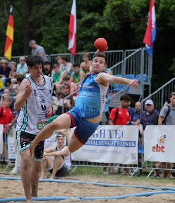 Deutschland - Kelkheim - Münster - 30.05.2026 Beachhandball - Hessen - Karacho Beach Cup 2026 Die Otternasen - BHC BADG Münster v.l. Erik Schmid (Die Otternasen), Sören Kilp (BHC Beach & Da Gang) Karacho Beach Cup 2026