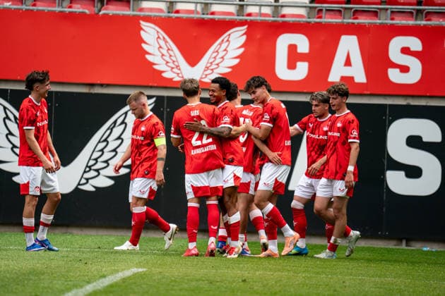 30.05.2026, xdaymx, Fussball Oberliga Rheinland-Pfalz Saar, 1.FC Kaiserslautern - FV Eppelborn Torjubel vom Torschützen Wiesnet, Melvin-Joe zum zwischenzeitlichen 4:0 mit der Mannschaft DFL DFB REGULATIONS PROHIBIT ANY USE OF PHOTOGRAPHS as IMAGE SEQUENCES and or QUASI-VIDEO) Kaiserslautern