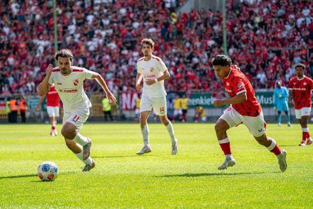 30.05.2026, xdaymx, Fussball Oberliga Rheinland-Pfalz Saar, 1.FC Kaiserslautern - FV Eppelborn vl. Ladjnef, Adam (Eppelborn) im Zweikampf mit Zeigler, Tyrese Alexander (FCK) DFL DFB REGULATIONS PROHIBIT ANY USE OF PHOTOGRAPHS as IMAGE SEQUENCES and or QUASI-VIDEO) Kaiserslautern