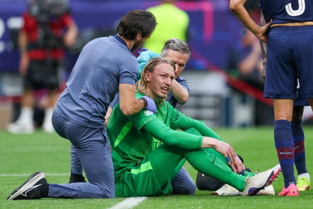BUDAPEST, HUNGARY - MAY 30: Paris Saint-Germain goalkeeper Matvey Safonov injured during the UEFA Champions League 2026 Final between Paris Saint-Germain and Arsenal FC at Puskas Arena on May 30, 2026 in Budapest, Hungary.  Copyright: xRenexNijhuis MBxMediax