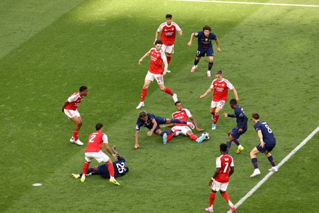 Arsenal v Paris Saint-Germain 30 May 2026 Budapest - UEFA Champions League Final - Arsenal v Paris Saint-Germain - Desire Doue of Paris Saint-Germain is tackled by Gabriel of Arsenal in a crowded penalty area - (Photo by Jacques Feeney) Budapest Hungary Copyright: xJacquesxFeeneyxOffside