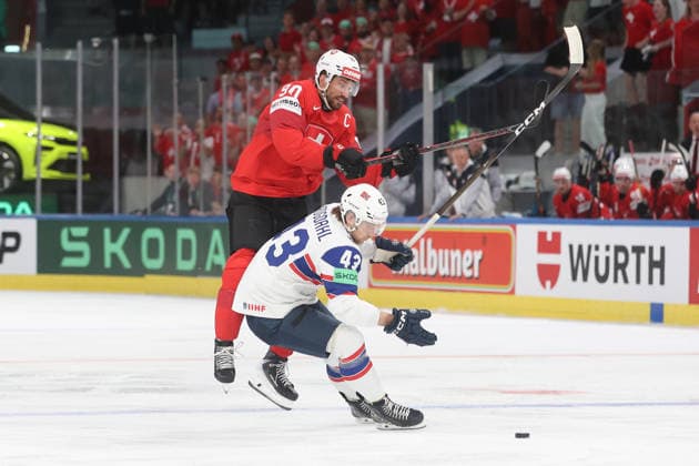 30.05.2026 Swiss Life Arena Zuerich , SCHWEIZ, Herren Eishockey IIHF World Championship, WM, Weltmeisterschaft Zurich 2026 Halbfinal SUI - NOR Roman Josi (li,SUI) gegen Max Krogdahl (NOR)
