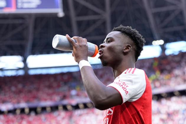 May 30, 2026, Budapest, Budapest, Hungary: Bukayo Saka of Arsenal FC drinks during the UEFA Champions League Final 2026 match between Paris Saint-Germain and Arsenal FC at Puskas Arena on May 30, 2026 in Budapest, Hungary. Budapest Hungary - ZUMAa181 20260530_zaa_a181_073 Copyright: xDennisxAgyemanx